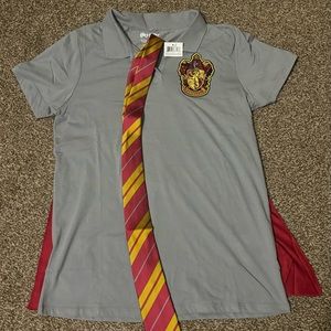 Harry Potter Gryffindor
Unisex shirt with back cape NWT